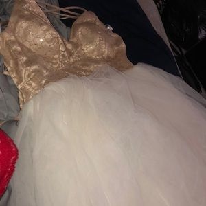 I’m selling my prom dress 😊